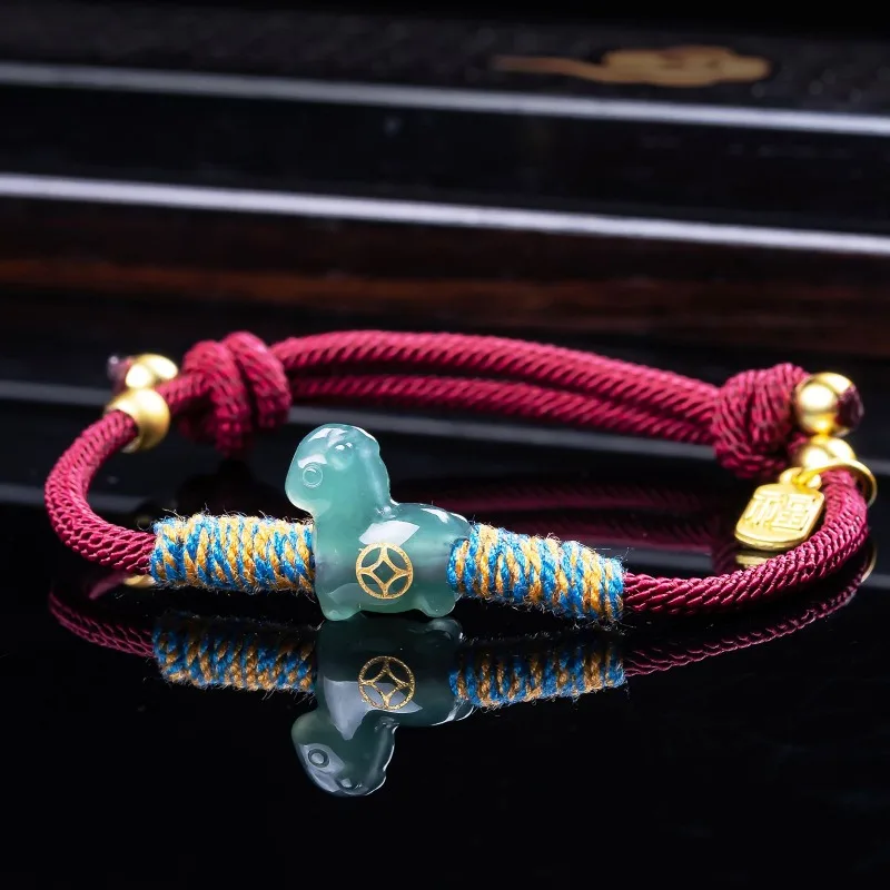 Handgestricktes Armband aus echtem Smaragd und Blauwasser-Holz mit geschnitztem Glücksbringer – Modeschmuck und Amulett für Männer und Frauen