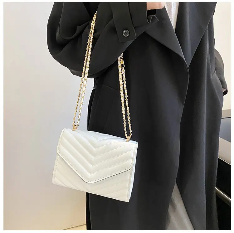 Schicke Umhängetasche aus Pu-Leder, goldfarbene Hardware, vielseitiger Kettenriemen, klassische Luxus-Tragetasche für Damen im Alltag – Detail 14