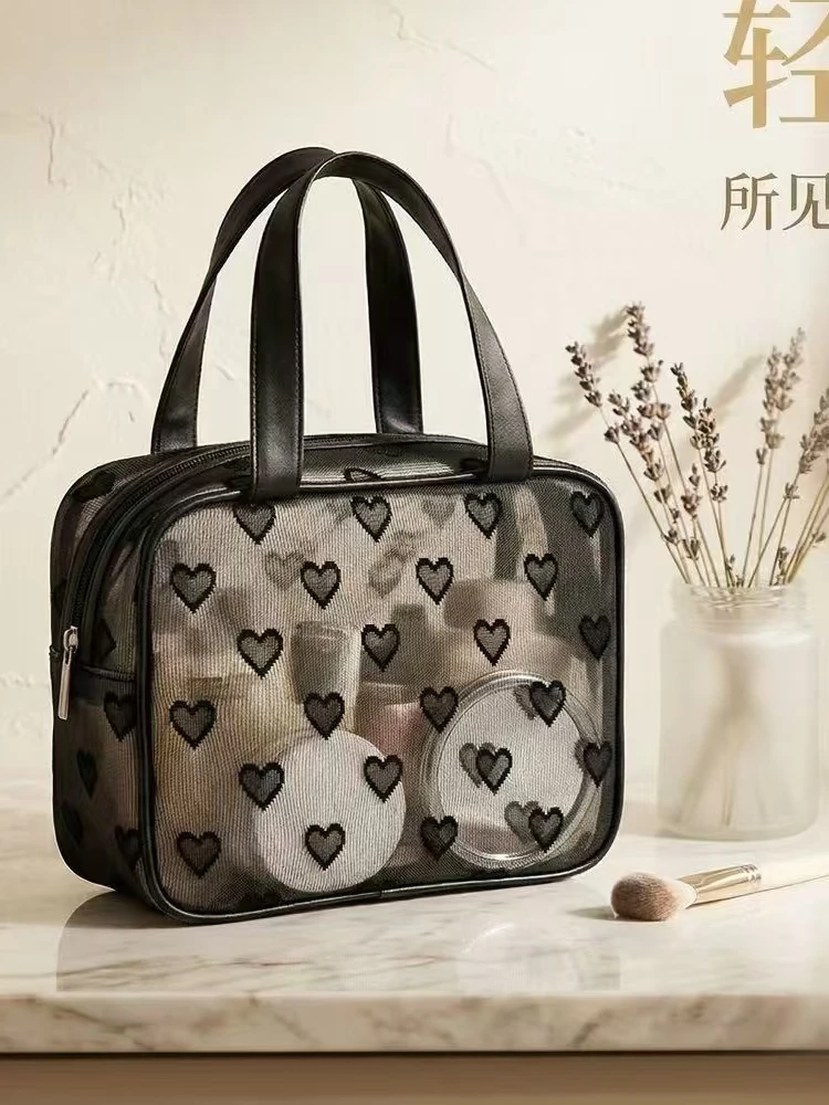 la-nostra-borsa-da-viaggio-dal-design-semplice-e-alla-moda-di-pero-store-si-abbina-a-vari-tipi-di-bagagli-per-il-pendolarismo-quotidiano-e-i-viaggi-a-lunga-distanza