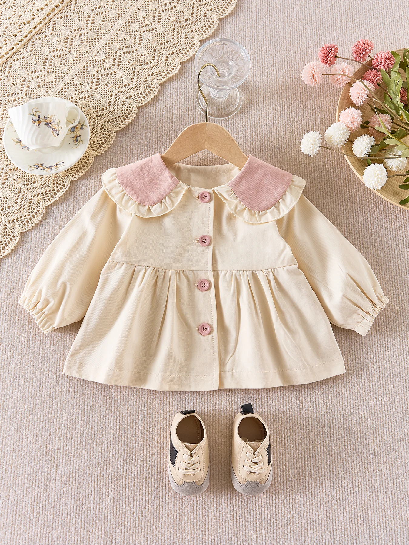 

A cute and casual cardigan with a large lapel and rabbit ears for girls in autumn and winter