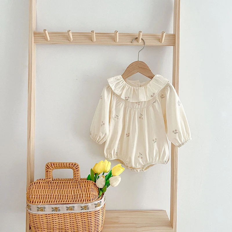 ربيع جديد 2026 رومبير مطرز للفتيات الصغيرات 0-24 متر بأكمام طويلة من القطن لحديثي الولادة ملابس داخلية للفتيات الصغيرات رومبير على الطراز الكوري