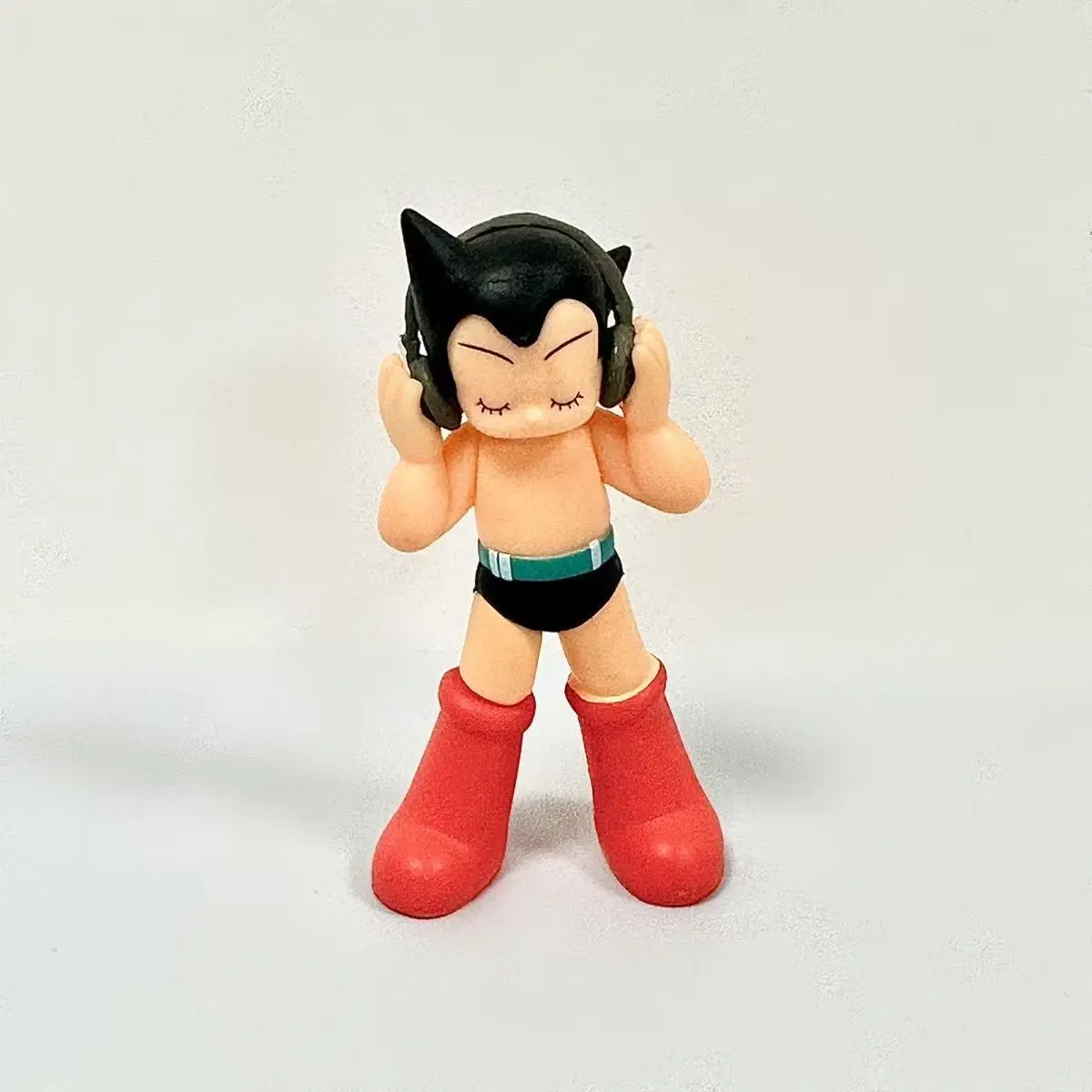 أنيمي الطرفية الحديد جدار أسترو بوي اللكمات وترتدي سماعة لطيف نسخة 5 قطعة عمل نموذج لجسم لعبة 7 سنتيمتر