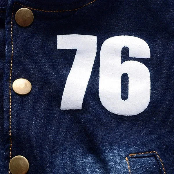 2-teiliger Denim-Trainingsanzug für Jungen mit Nummer 76-Aufdruck, Baseballjacke mit Knöpfen, Jogginghose mit elastischen Bündchen, lässiges Frühlings-Outfit-Set für Kinder – Detail 3