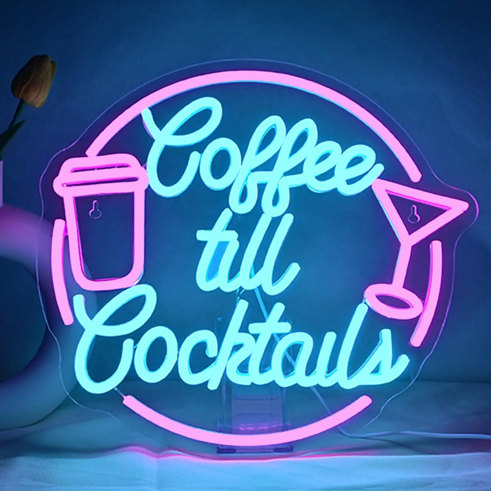 luz-de-neon-led-brillante-con-la-frase-'coffee-till-cocktail'-para-decoracion-de-cafeterias-y-bares-perfecta-para-destacar-los-espacios-de-bebidas-de-dia-y-de-noche-anadiendo-un-toque-moderno