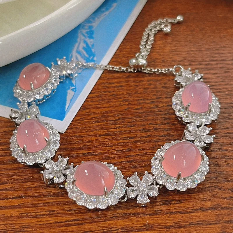 Natural pink chalcedony agate bracelet, a new jewelry accessory that my girlfriend likes