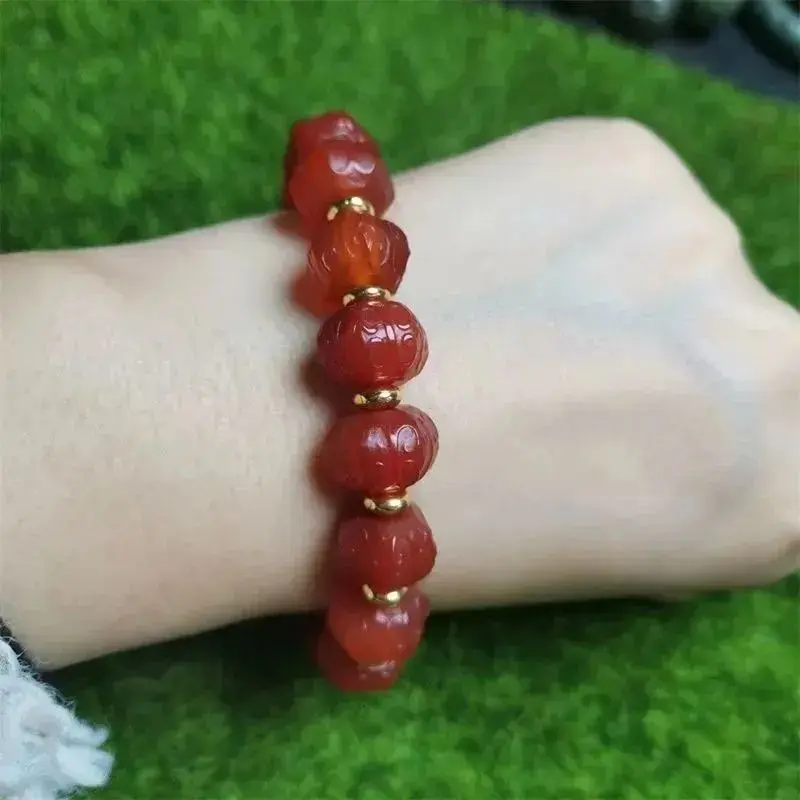 Brazil's Natural Red Agate Striped Lantern Beads Bracelets for Men and Women Are Popular Bracelets Jewelry In This Animal Year.