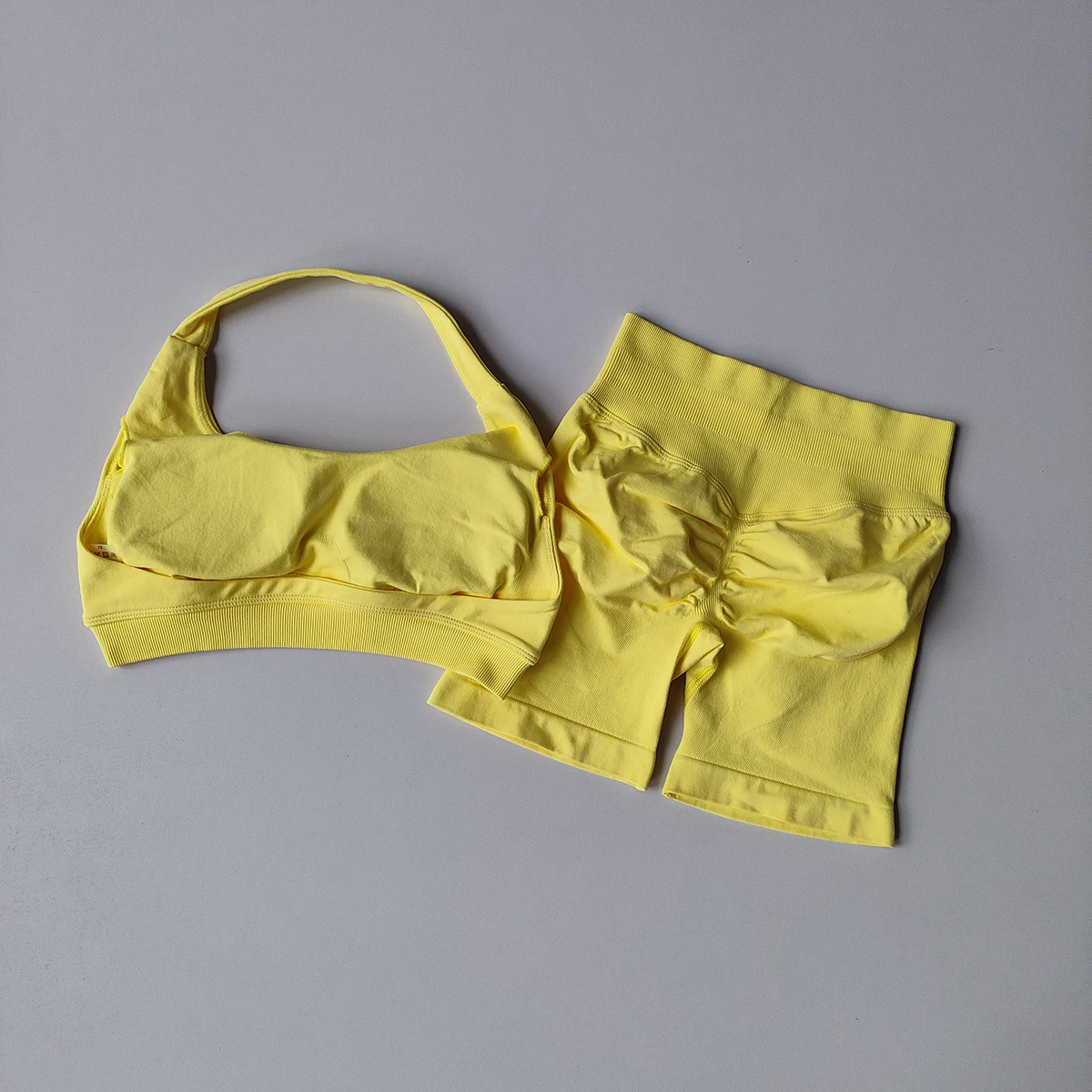 2-teiliger Yoga-Anzug für Damen, nahtlose Fitness-Gym-Kleidung, Neckholder-Sport-BH, passende Shorts, Workout-Set, Gym-Outfit – Detail 21