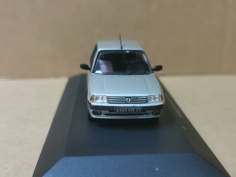 Diecast 1:43 Scale P 205 1986 Simulation Alloy Car Model Toy Vehicle Collectible Souvenir