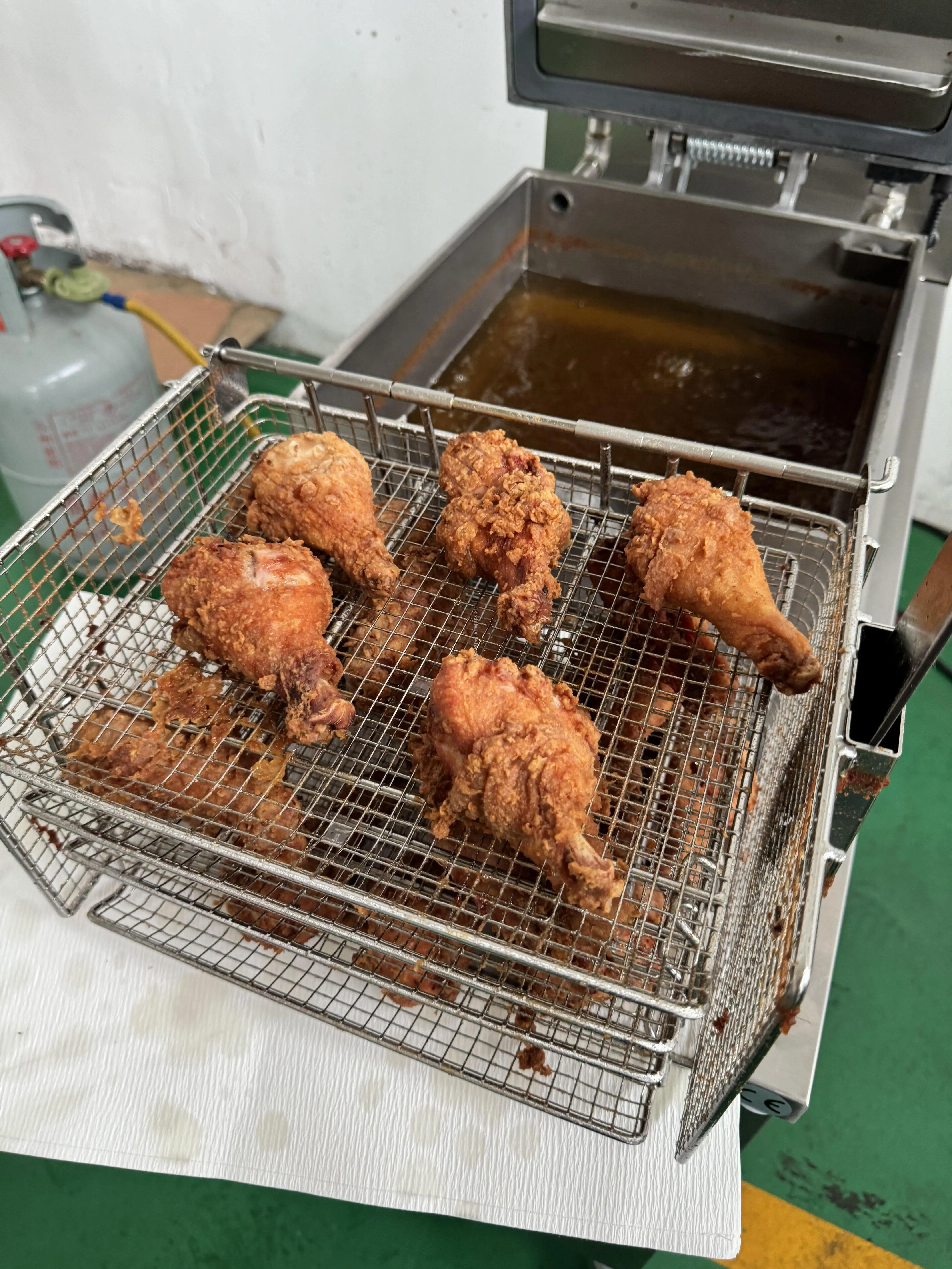 

Электрическая фритюрница-скороварка Henny Penny для домашнего использования