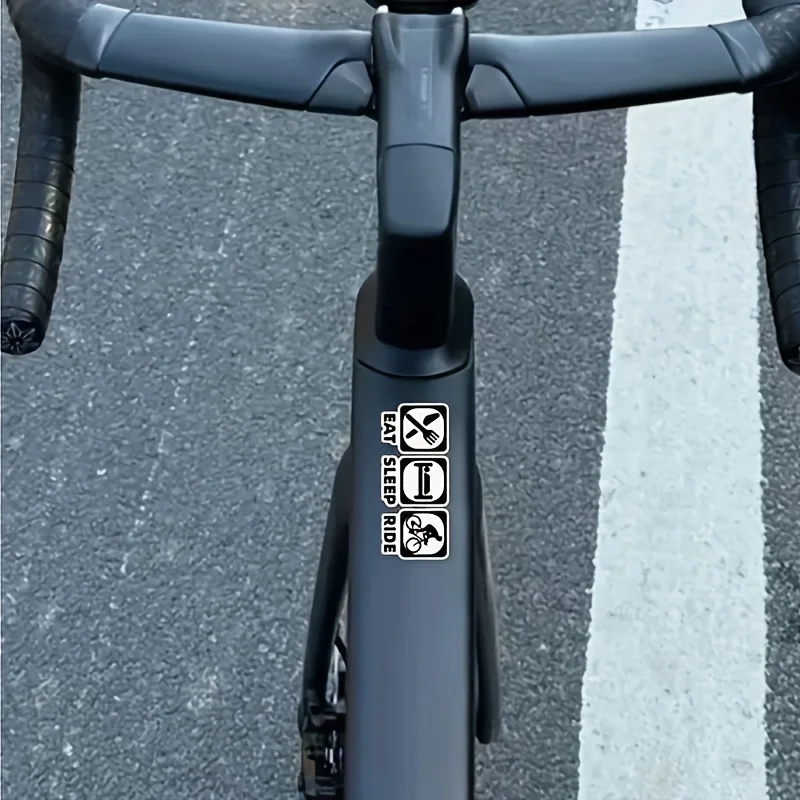 สติกเกอร์ชุด 1 ชิ้น ลาย “กิน นอน ปั่นจักรยาน/ขี่มอเตอร์ไซค์” สำหรับตกแต่งรถมอเตอร์ไซค์และรถยนต์ สไตล์นักขี่มอเตอร์ไซค์ - อุปกรณ์ตกแต่งลายสติกเกอร์