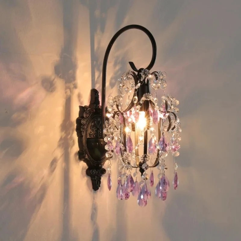 

Новый стильный французский роскошный настенный светильник для спальни, прикроватный светильник, современный красивый настенный светильник для гостиной, хрустальный светодиодный светильник для коридора