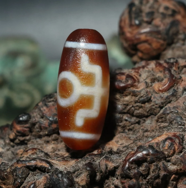 Unique Magic Tibetan Old Agate Oily Patina Orange Red Color Guiren Big Man dZi Bead Amulet Fit for Making Bracelet Timestown