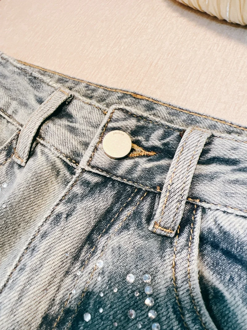 กางเกงยีนส์เดนิมเอวสูงทรงตรงสไตล์เรโทร แต่งเพชร สีน้ำเงินฟอก สำหรับผู้หญิง คอลเลคชั่นใหม่ ฤดูใบไม้ผลิ 2024