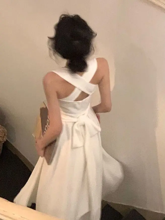 Abiti con bretelle bianche con cinturino incrociato Abito estivo sottile a vita alta da donna Temperamento Abiti eleganti con scollo a vento delicato