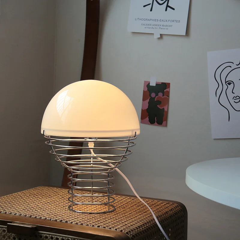 Модель отеля, прикроватная тумбочка, спальня, металлическая декоративная лампа