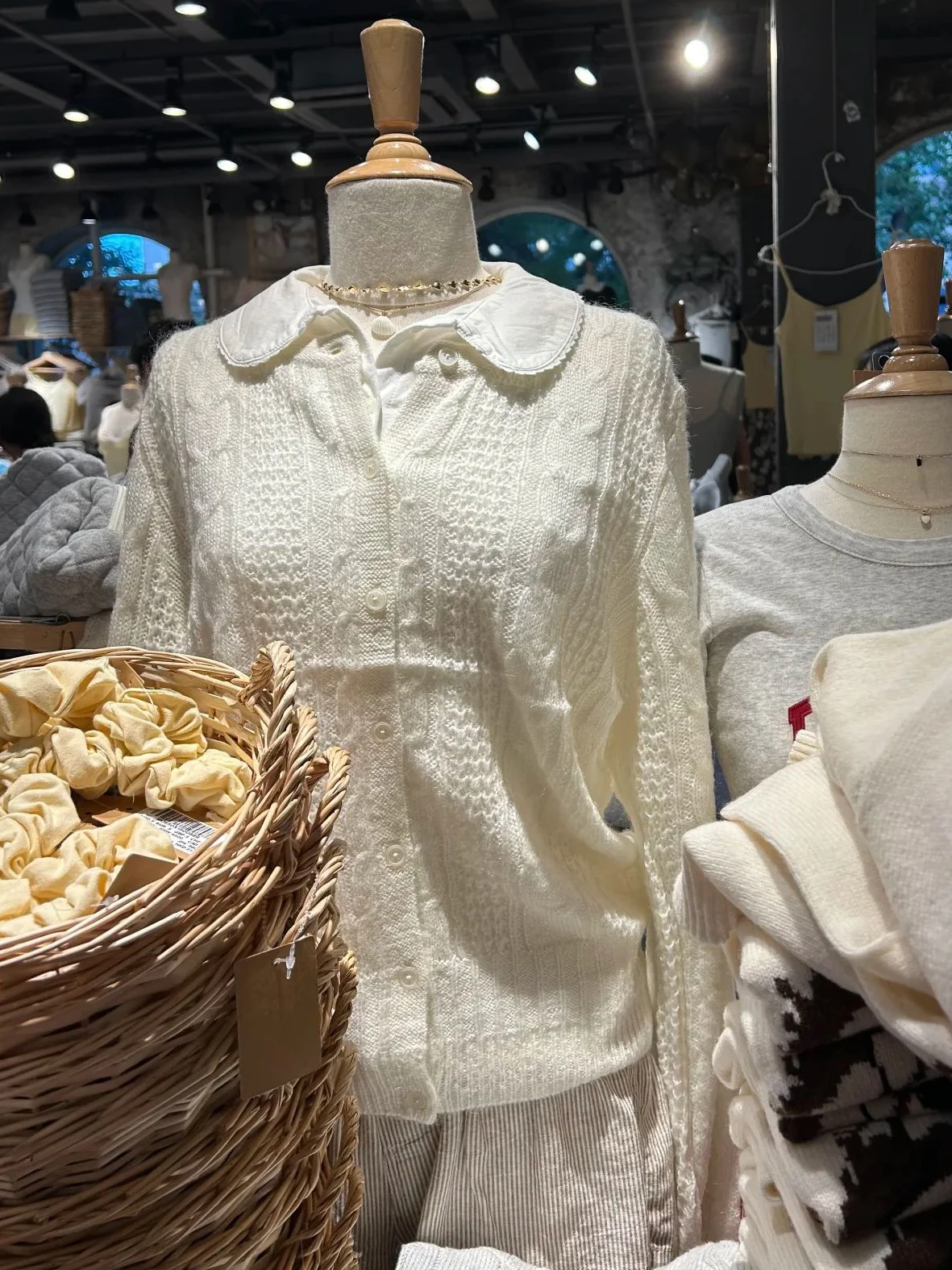 

White Twist Flower Knitted Cardigan Woman Autumn O-neck Single Breasted Cotton Knitwear Tops Sweet Solid Long Sleeve Sweaters