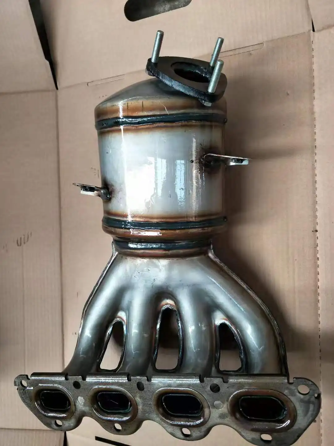 high performance exhaust manifold catalytic converter