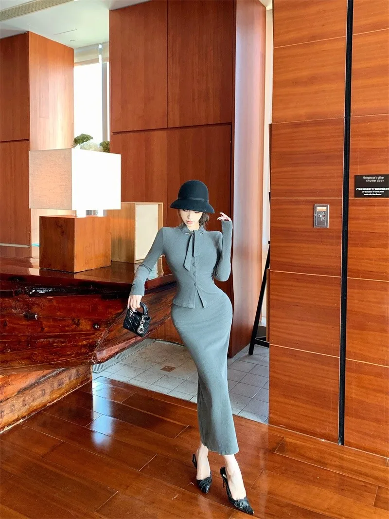 

Gray Sash Long Sleeve Slim Fit T-Shirt Women's Winter Fashion Set Half Skirt Wrap Skirt Two Piece Set Sister Style Casual Wear