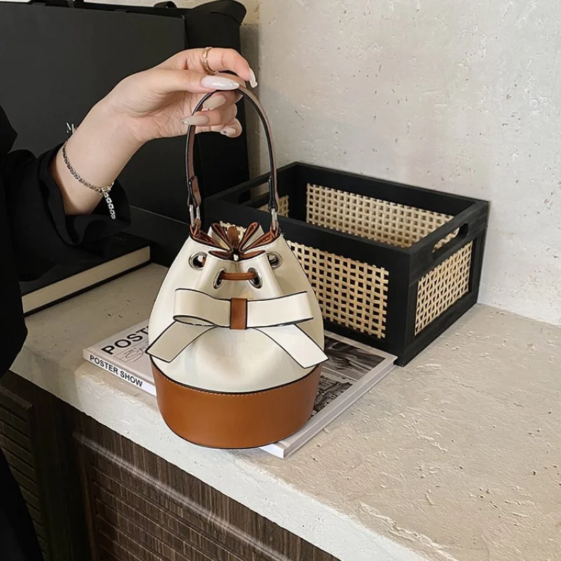 حقيبة كروس على الطراز القديم من جلد البولي يوريثان حقيبة يد نسائية صغيرة أنيقة مع أجهزة معدنية #5