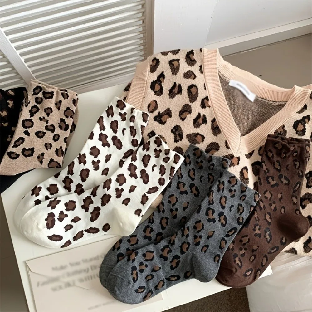 5 Pasang Kaus Kaki Pola Macan Tutul Nyaman Tren Kaus Kaki Panjang Menyerap Keringat Bernapas Kaus Kaki Panjang Musim Gugur Musim Dingin
