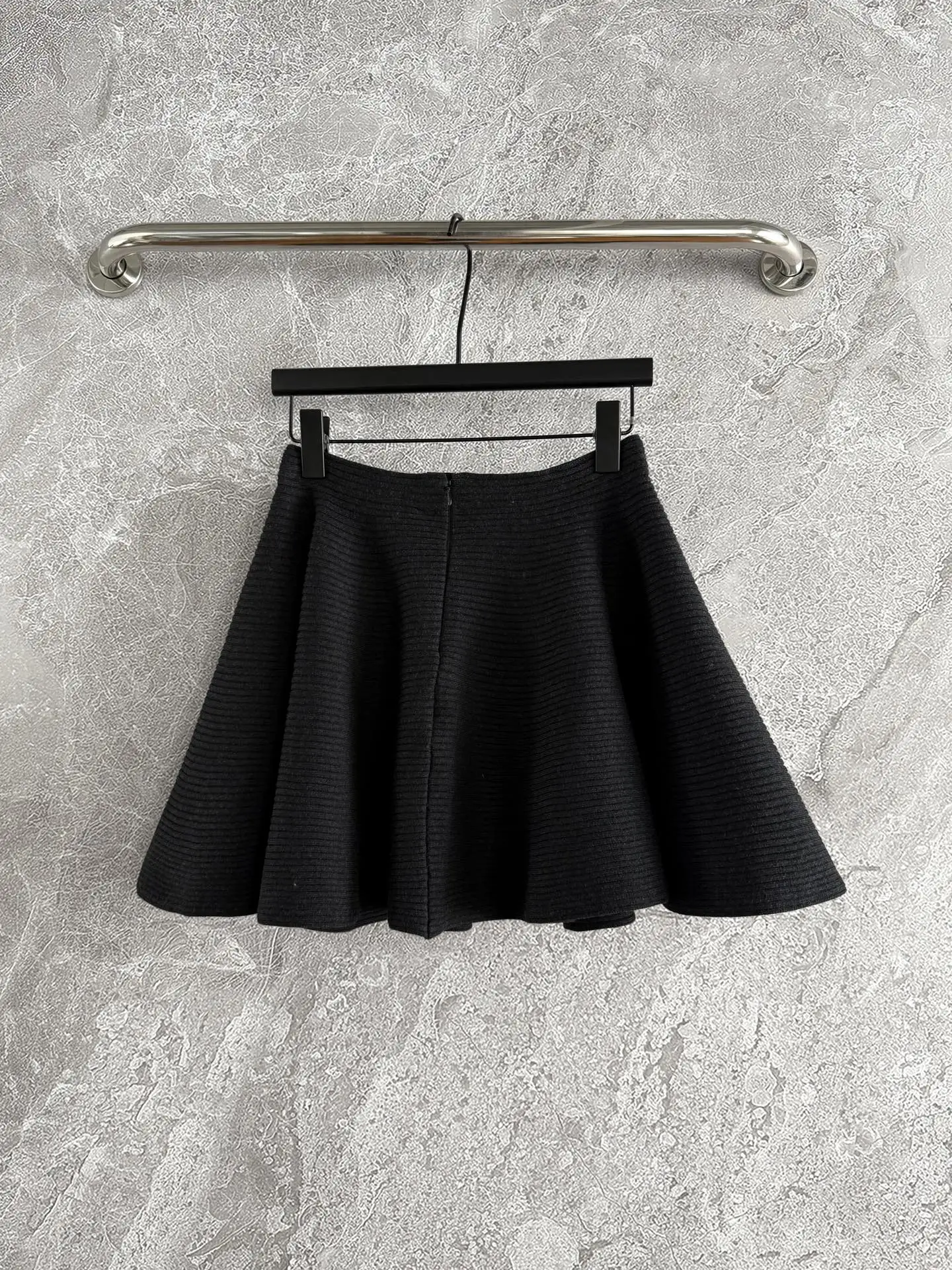 

Women Woolen Knitted Jupe High Waist A-Line Pleated Fashion Black Mini Skirt