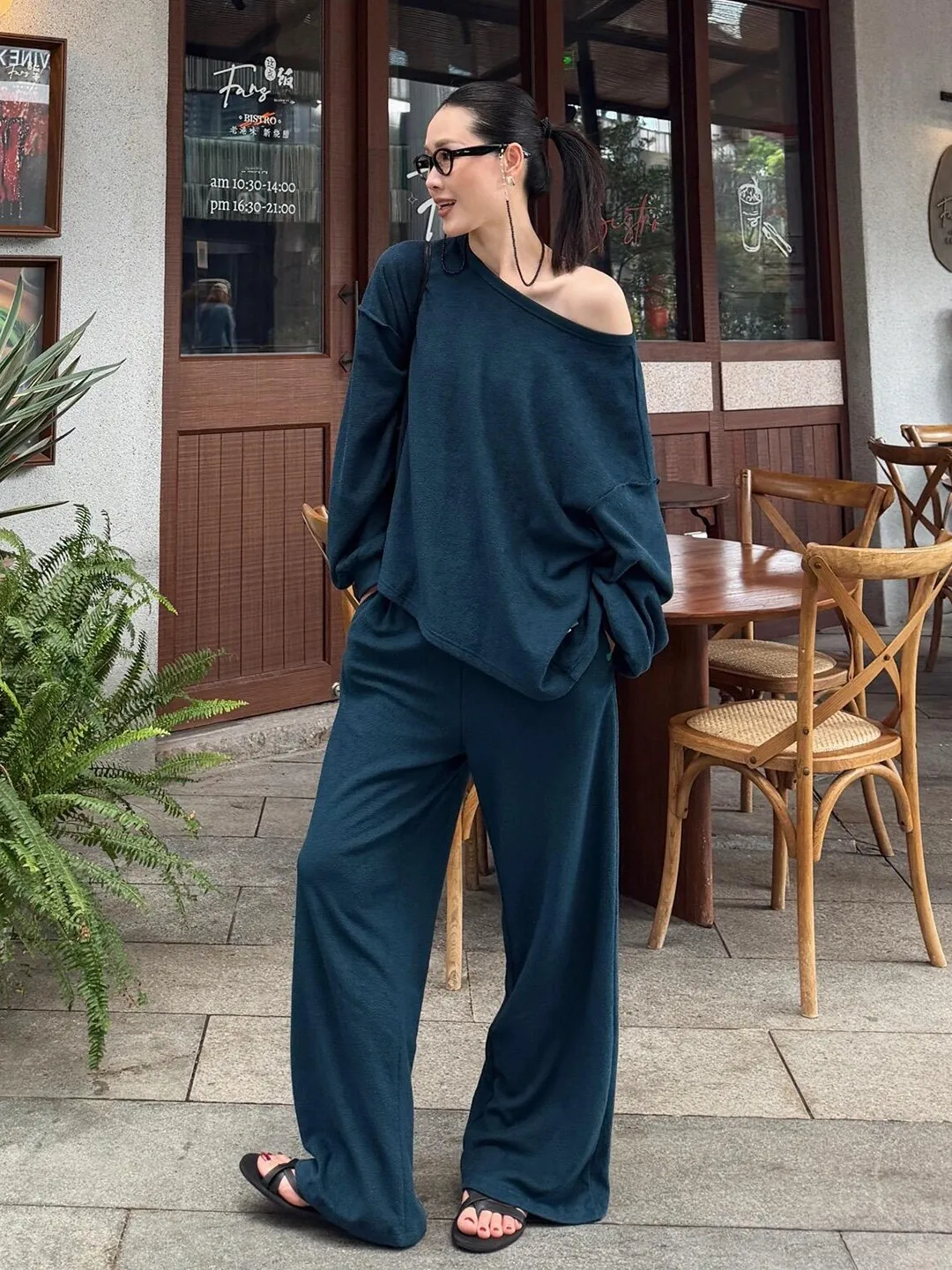 Ladies' Fleece Sweatshirt Set Casual Style One-Shoulder Long Sleeve Wide Leg Pants Two-Piece Autumn Collection Fashion Set