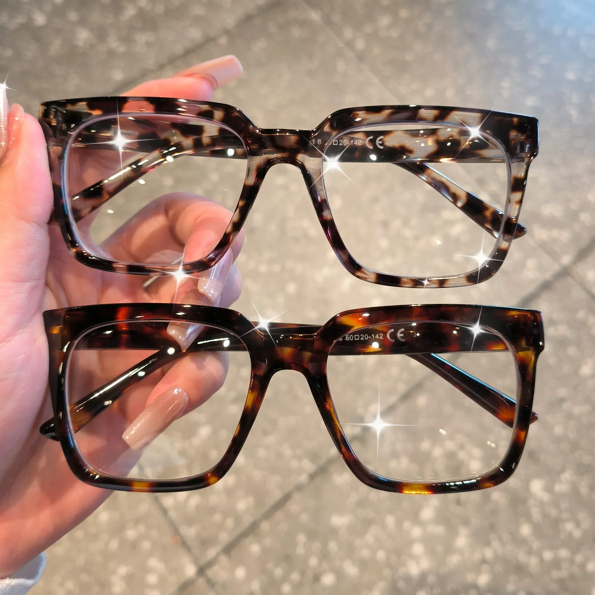Lesebrille im Oprah-Stil für Damen und Herren, quadratische Computerlesebrille mit Federscharnier, +1,0 bis +4,0 – Detail 2