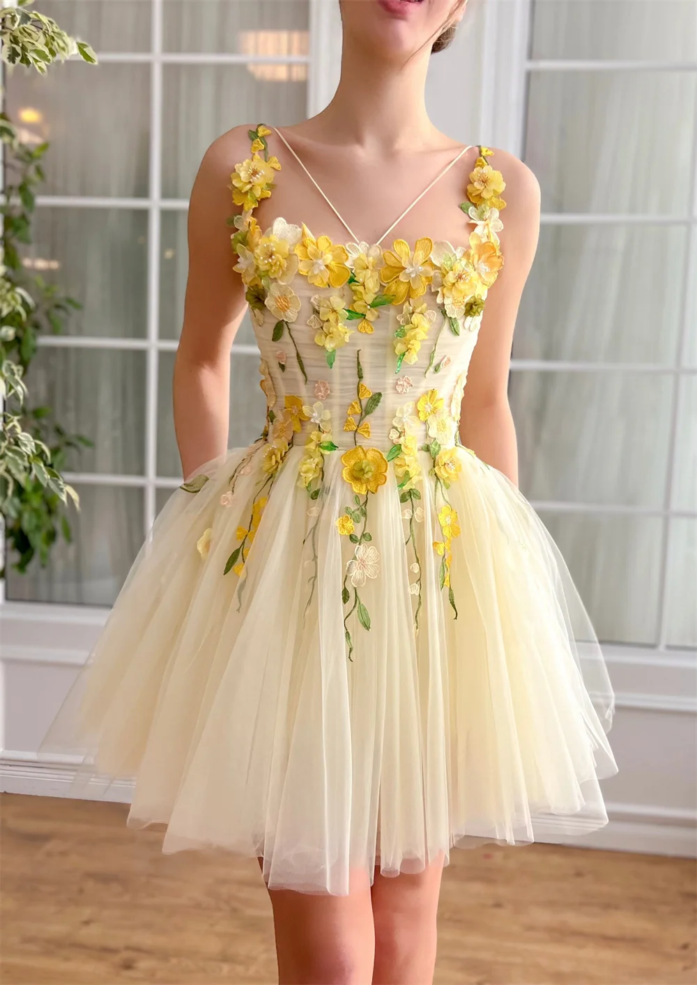 

Spaghetti Straps 3D Flower Homecoming Dresses Lace Appliques Sleeveless Formal Cocktail Party A-line Short Graduation Gowns