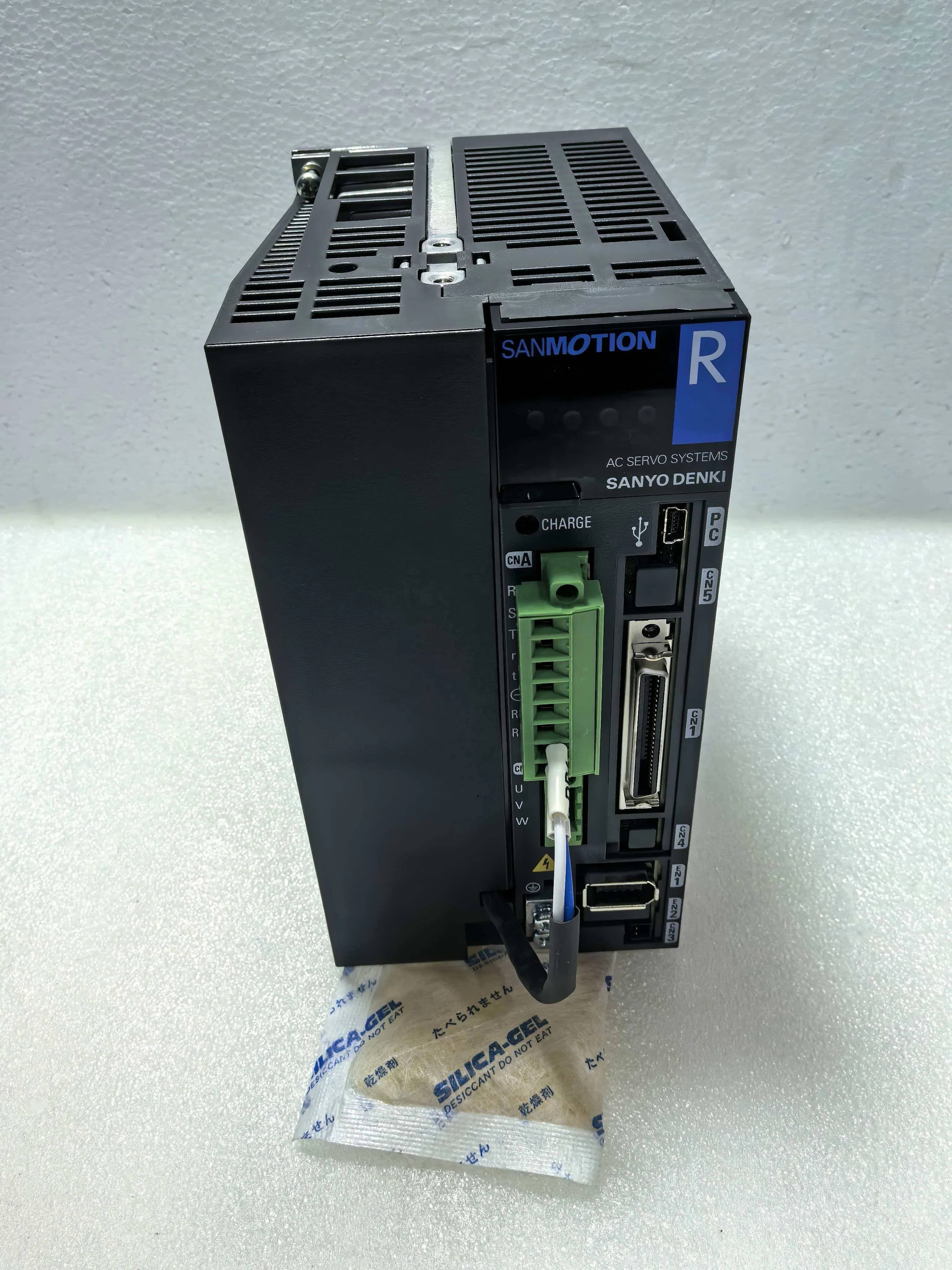 AC Servo Drive RS3A05A0A0W00 200-240V AC 13.3A 50-60Hz 50W IP56 Industrial Drive Made Japan for Automation Equipment CNC