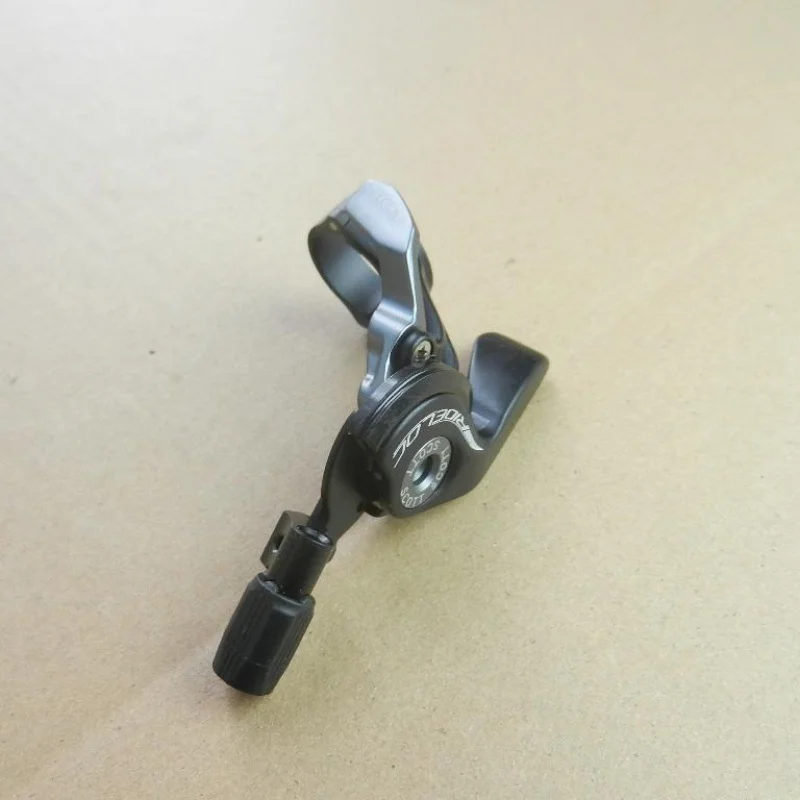 

ApplicablescottTwo-stage Wired Controller Mountain Bike Front Fork Control Switch rockshoxAdaptation