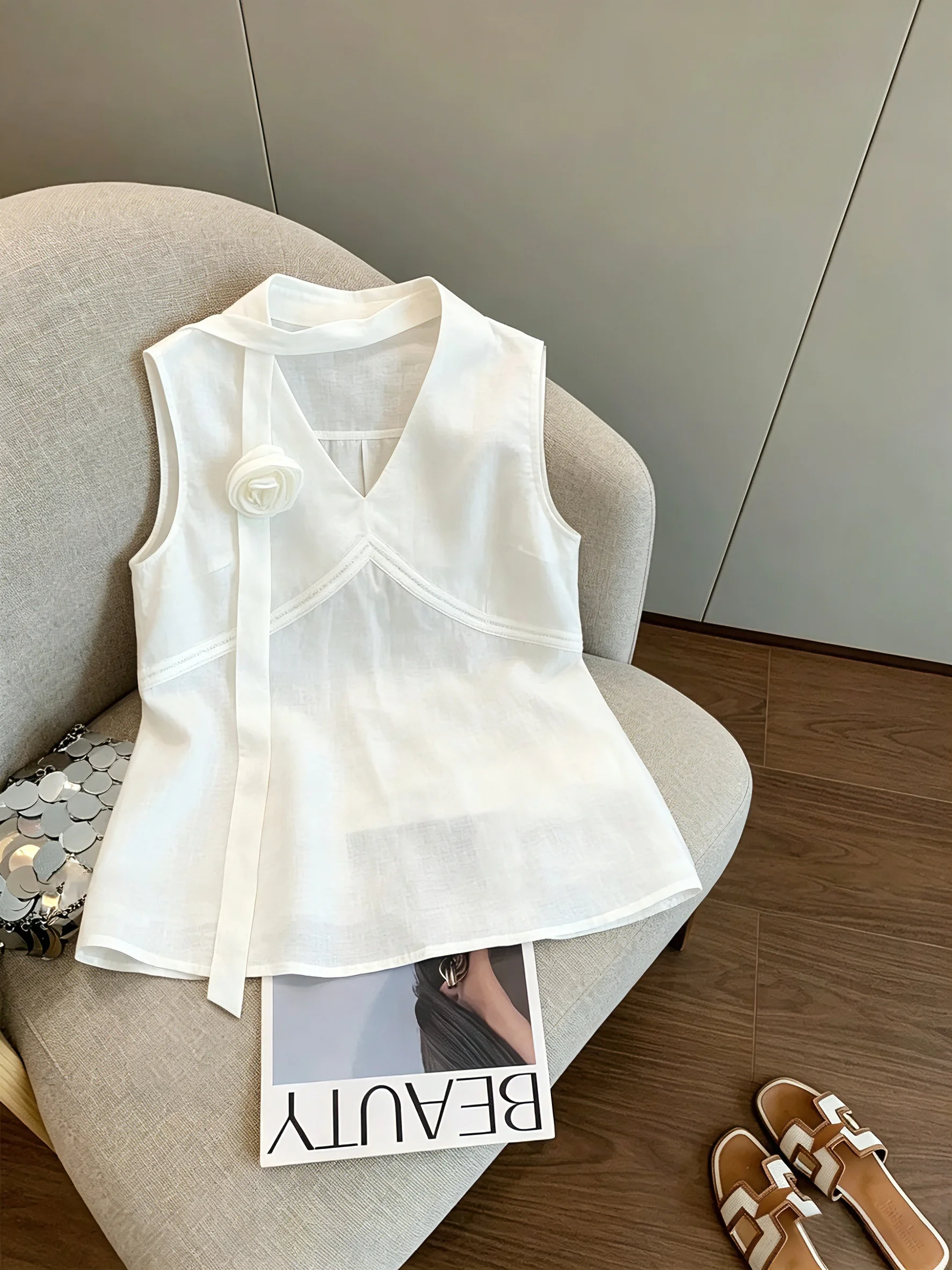 

Korean Style Simple White V-Neck Flower Print Sleeveless Vest Unisex Summer Gentle Versatile Shoulder Top Casual Straight Cut