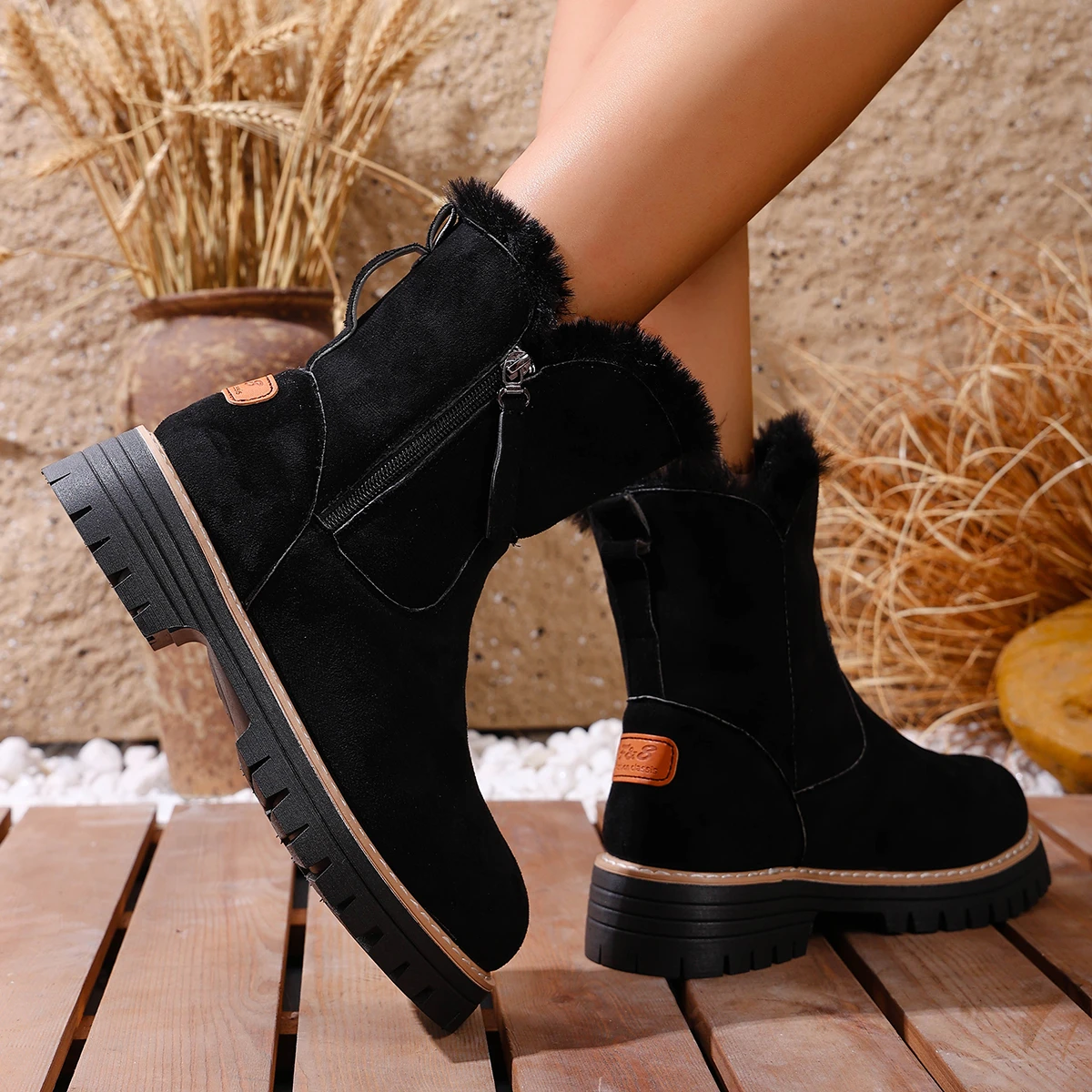 نمط جديد فاخر المرأة الثلوج أحذية النساء شتاء دافئ مصمم الازياء منصة الأحذية عدم الانزلاق قصيرة أفخم الشقق الجلد المدبوغ الأحذية