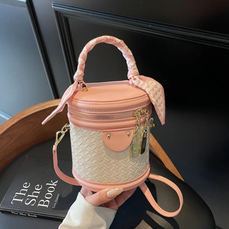 

Сумка-ведро в классическом стиле, классическая цилиндрическая сумка, модная сумка через плечо в наличии в четыре вариантах цвета.