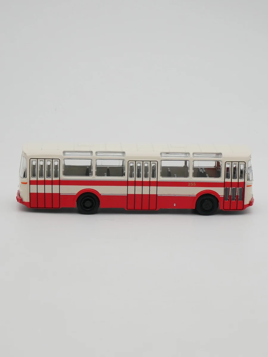 Moulé sous pression IXO 1:72 échelle Ist Skoda Karosa SM 11 Bus Skoda Bus tchèque Bus alliage modèle de voiture jouet à collectionner cadeau Souvenir affichage