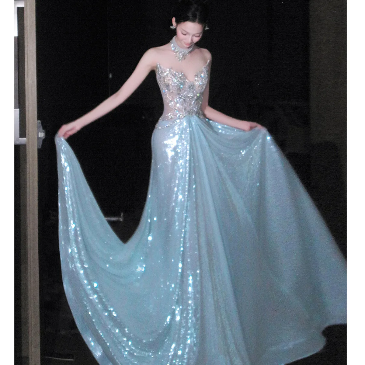

Blue strapless evening dress for women, 2026 new model, bridal engagement wedding toast dress, high-end elaborate host dress