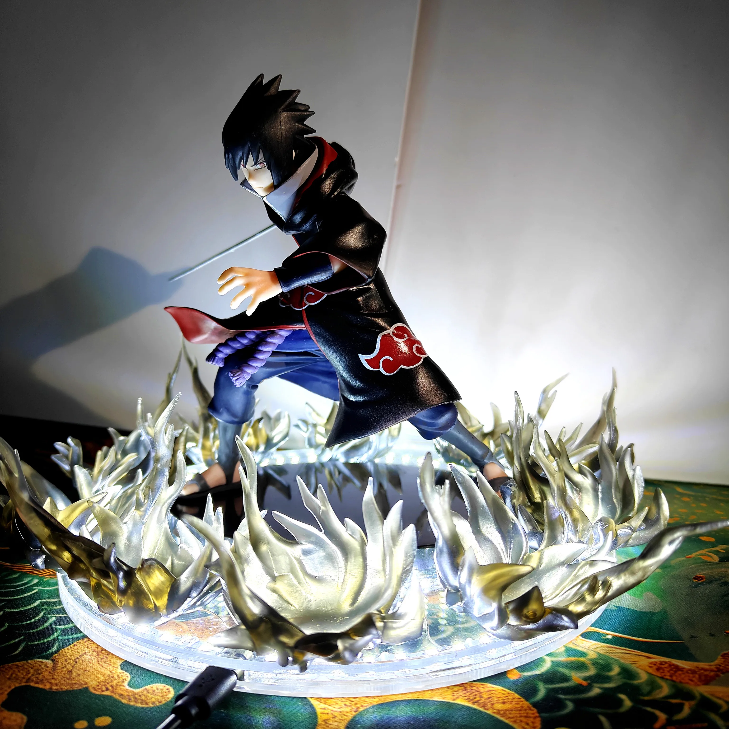 Anime Naruto VS Shippuden Sasuke Sharingan Amaterasu noir feu effet Led figurine jouets PVC modèle Collection