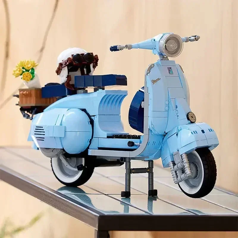 1106PCS Roman Holida Vespa 125 Technical 10298 Famous Motorcycle Assembled Building Blocks Brick Model Toy For Kids Gift