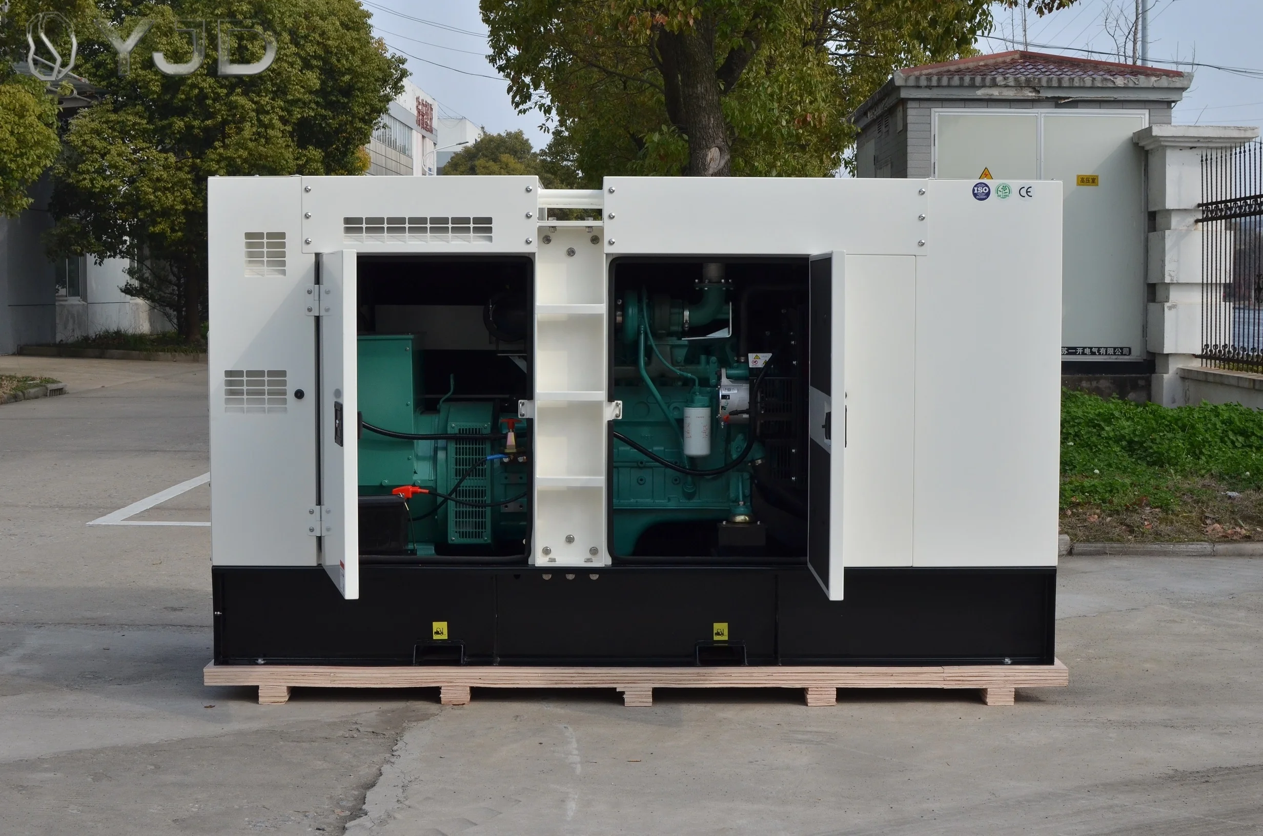 3 Phase Cum-mins Engine 6CTA8.3-G2 Silent Canopy Genset 200 Kva 160kw Diesel Generator
