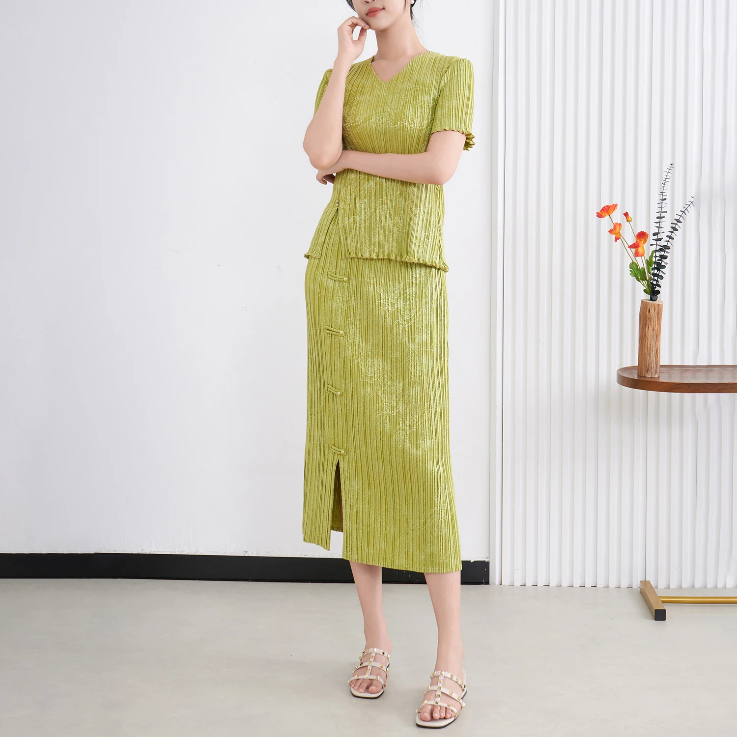 2025, Sommer-Neues Miyake-Plissee-Set für Damen, lässiges zweiteiliges Outfit mit chinesischem Vintage-Stil, Hemd und Rock