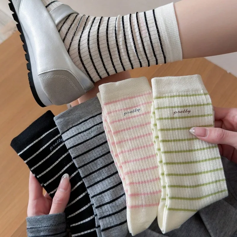 Damen Lange Socken Mode Frühling Sommer Dünne Gestreifte Buchstaben-Design Lässige Sport-Damensocken Farbblockierung Crew-Socken