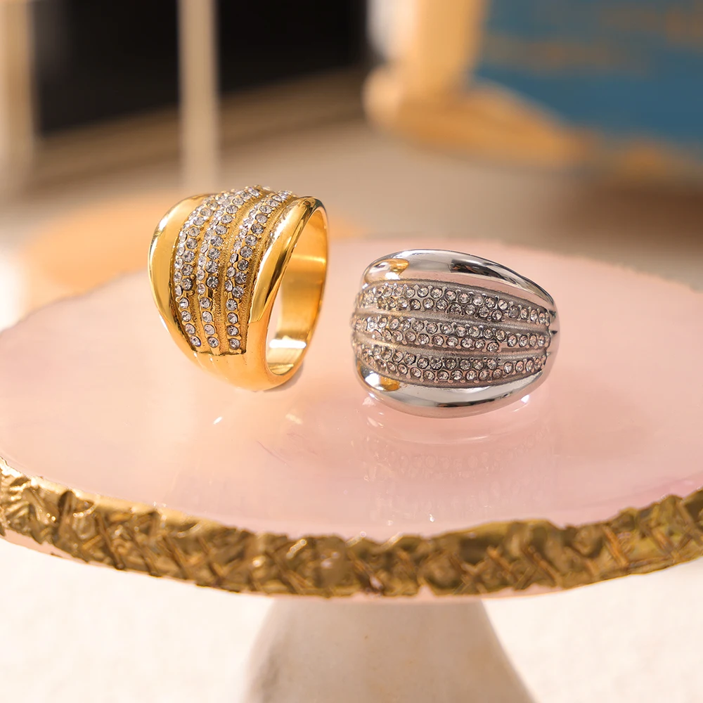 Liora Luxury Rhinestone Rings For Women 316L Stainless Steel Round Charm Wedding Rings Fashion Waterproof Jewelry
