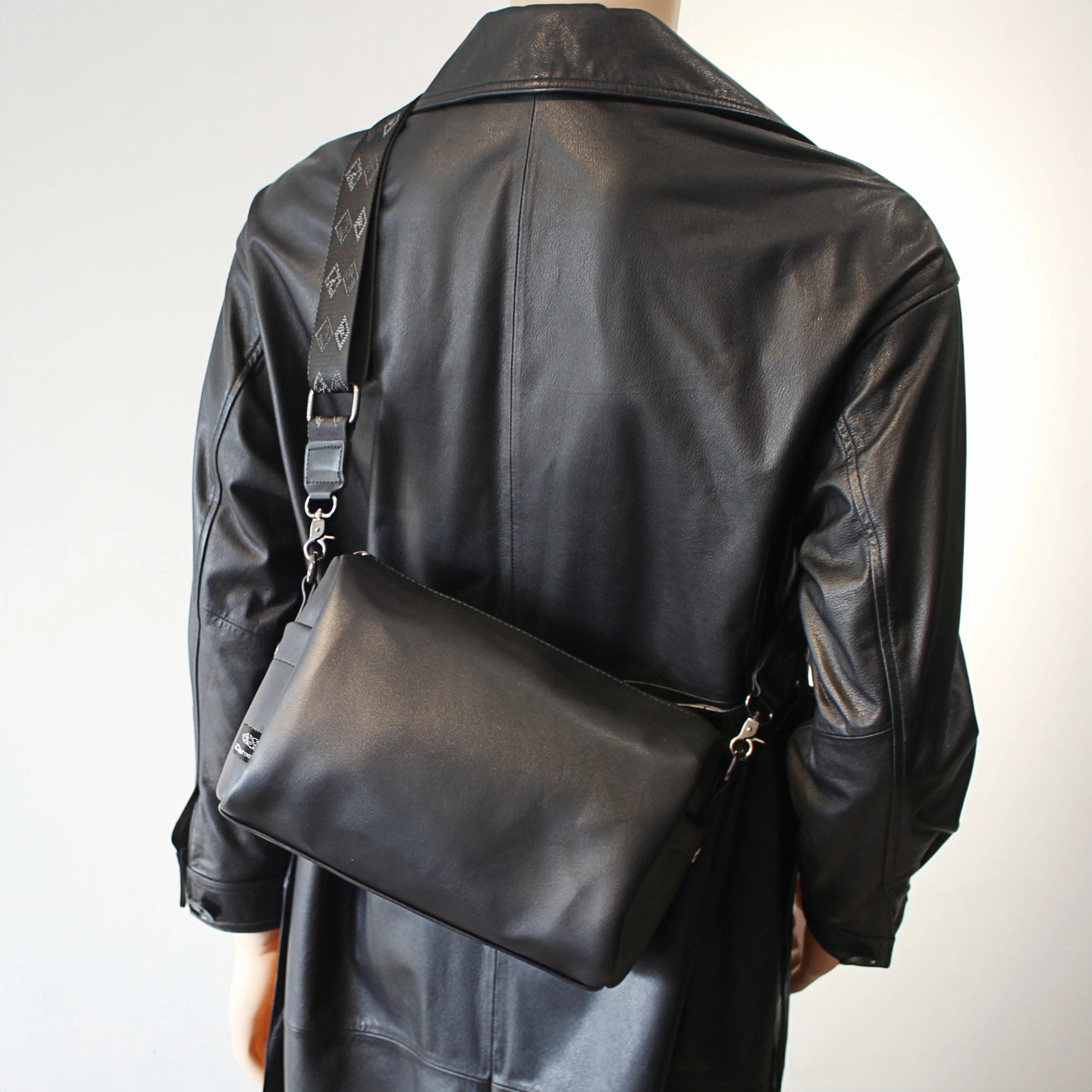 Trendy Minimalist Soft Leather Men's Bag Commuter Single Shoulder Crossbody Bag 2026 New Style iPad Backpack for Young Men