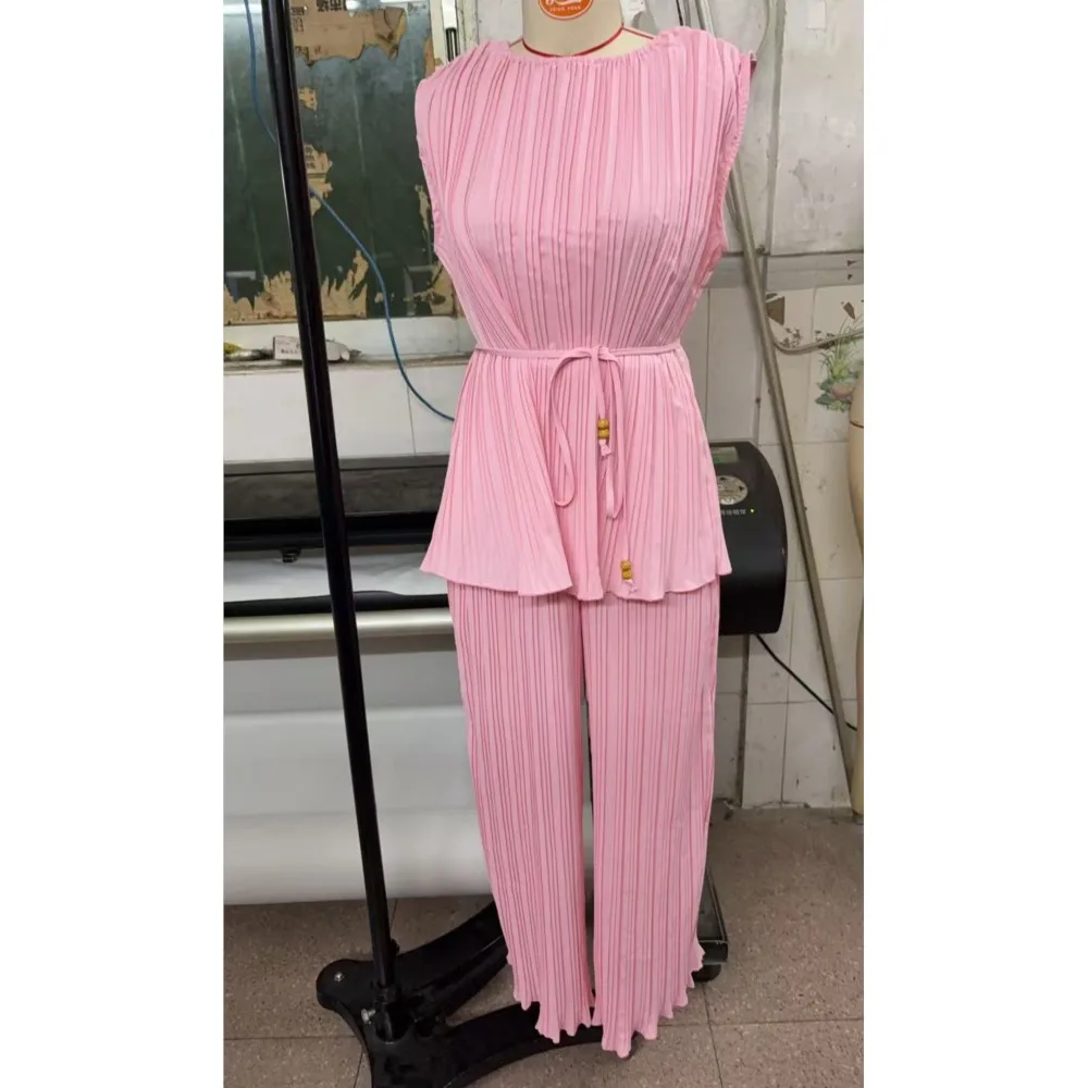 Pantaloni a gamba larga senza maniche pieghettati alla moda elegante Set da 2 pezzi da donna Nuovi pantaloni casual larghi con lacci Abito da ufficio femminile