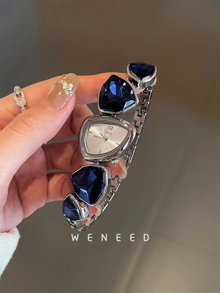 

Bracelet watch for women, design, temperament and good looks, 2025 new light luxury women's watch, gift for women, original gift