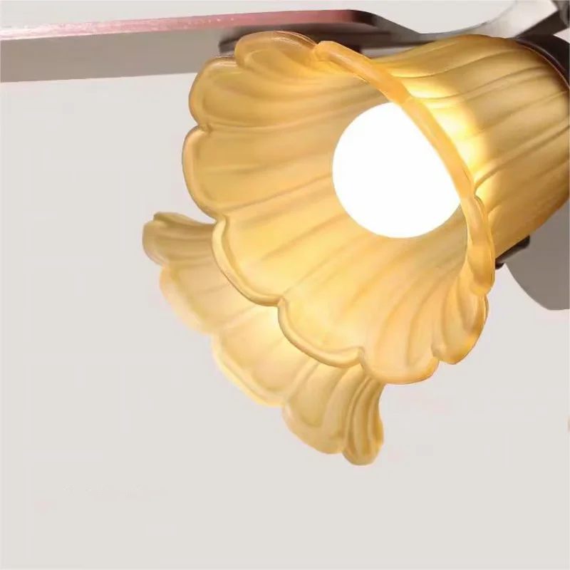 غرفة نوم غرفة المعيشة عكسها موتور التحكم عن بعد نمط مروحة السقف مع صمام ثنائي باعث للضوء ضوء صامت 6 سرعات