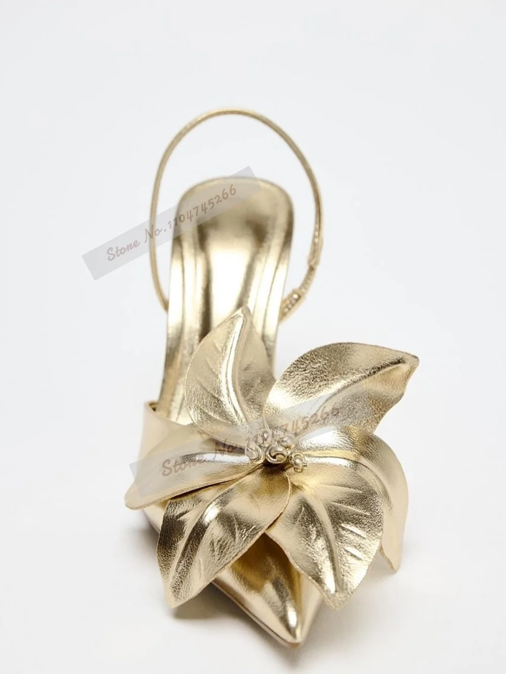 Zapatos de tacón alto con flores mate metálicas doradas, zapatos de vestir con banda elástica y talón descubierto con flores grandes, calzado para banquete Floral con punta estrecha