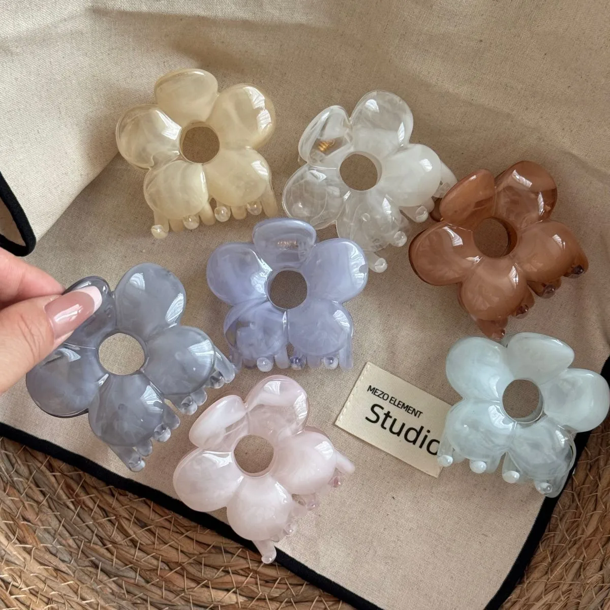 Jelly Flower Acrylic Hair Claw Clip Crab Clamps Women Girls Cute Candy Hair Barrettes Shark clip Ponytail Hair Accessories Sweet