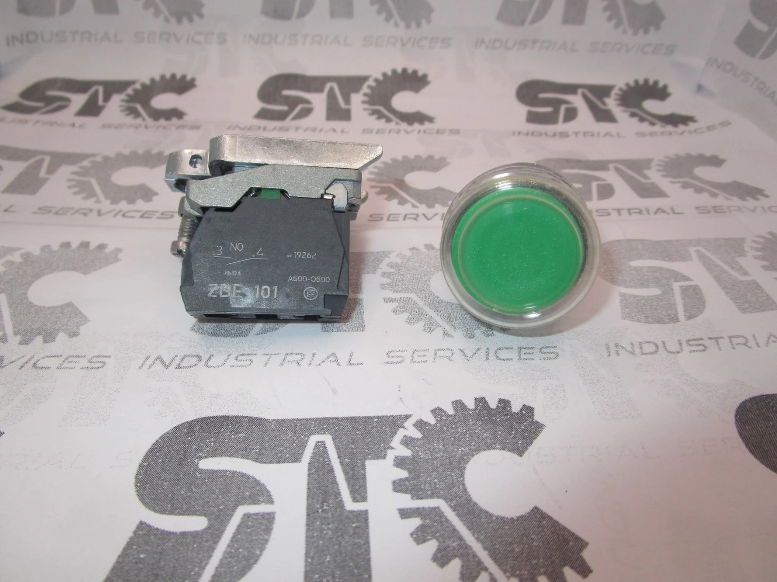 YY   YYXB4BP31 Harmony 22mm Green push button FAST SHIPPING