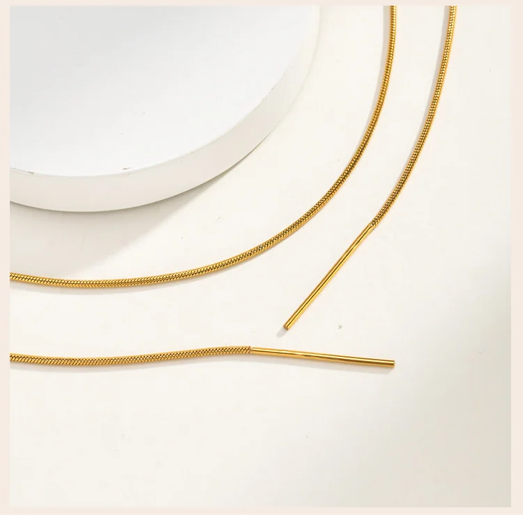 Mehrlagige Schlangenkette, Goldfarbenes Edelstahl, Mehrsträngiger Lariat-Stil Minimalistischer Schmuck – Detail 6