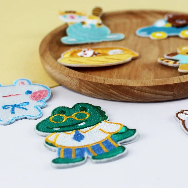 

Самоклеящаяся тканевая наклейка с милым мультяшным маленьким животным, значок для одежды «сделай сам», упаковка в коробке для одежды, нашивка для аксессуаров